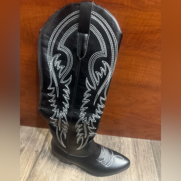 Black Western Cowboy Boots with White Stitching - Picture 6 of 11